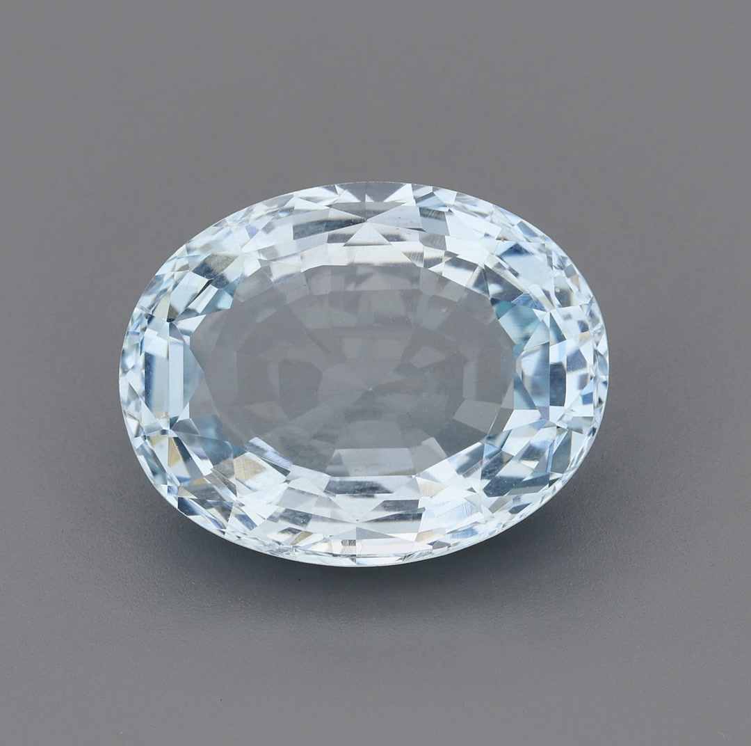8.85 ct.  Blue Aquamarine
